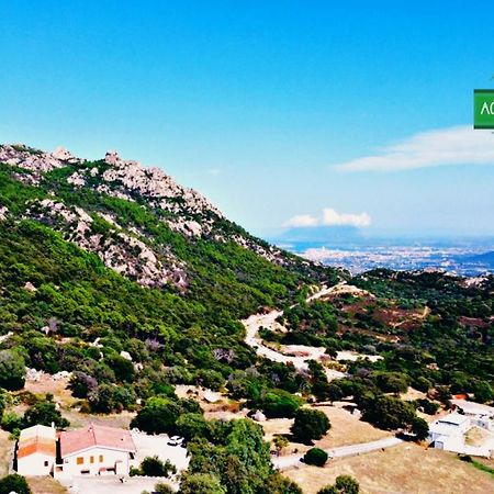 Penzion Agriturismo Monte Pino Telti Exteriér fotografie