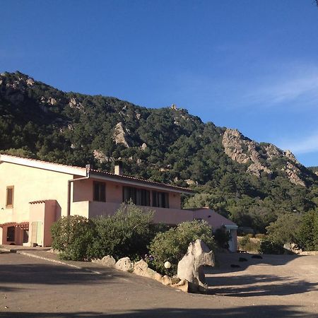 Penzion Agriturismo Monte Pino Telti Exteriér fotografie