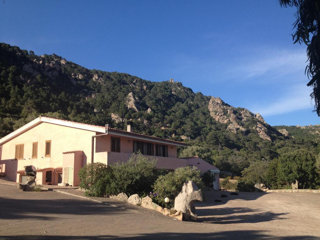 Penzion Agriturismo Monte Pino Telti Exteriér fotografie